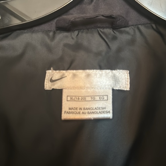 NIKE Winter Coat Used in very good condition fits Adult Small - Picture 5 of 6